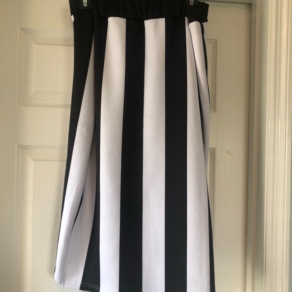 πHPπ New York & Co - fashionable skirt SZ LG- NWT - Picture 3 of 8